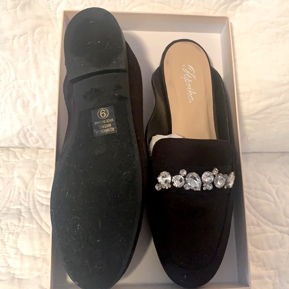 Women’s flats size 9